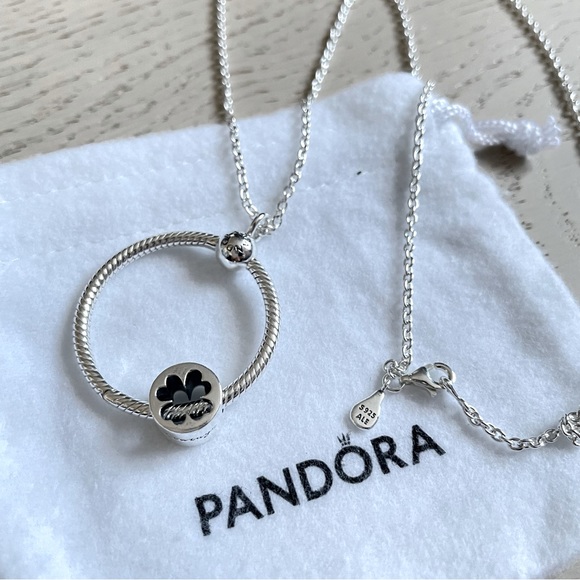 Pandora Jewelry - Pandora | 3 piece set | Moments O Pendant